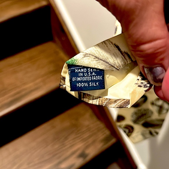 Beautiful Wild Bird Feather Pattern Silk Neck Tie - Picture 9 of 14